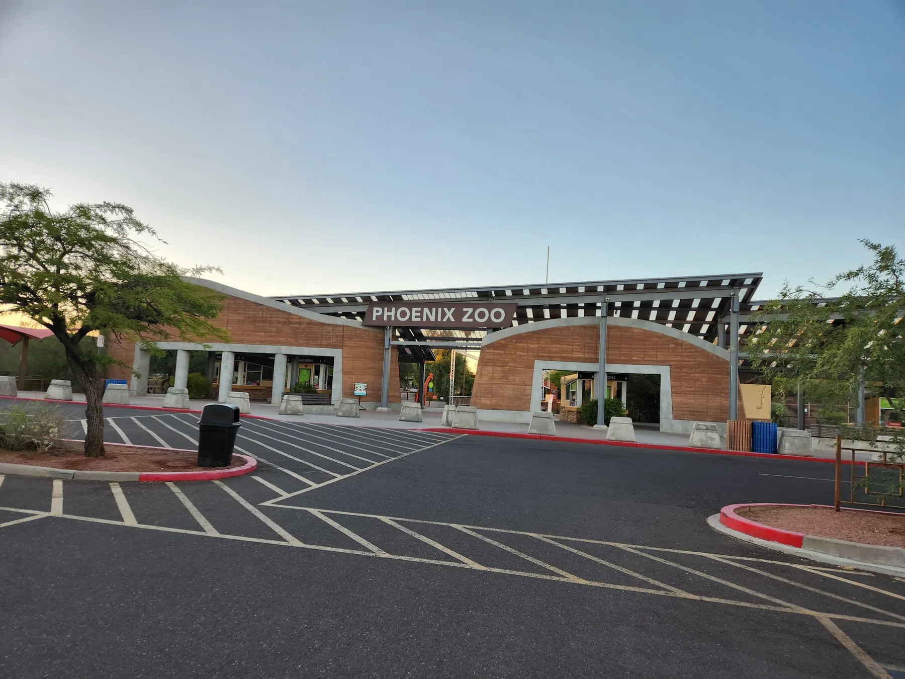 Phoenix Zoo entrance near Papago Park early in the morning